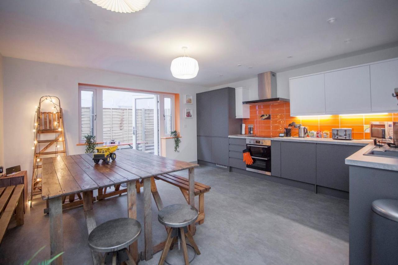 Higgihaus #3b 2-3 Bed Small Groups Hip Location Sleeps 4-8 Holiday home Bristol