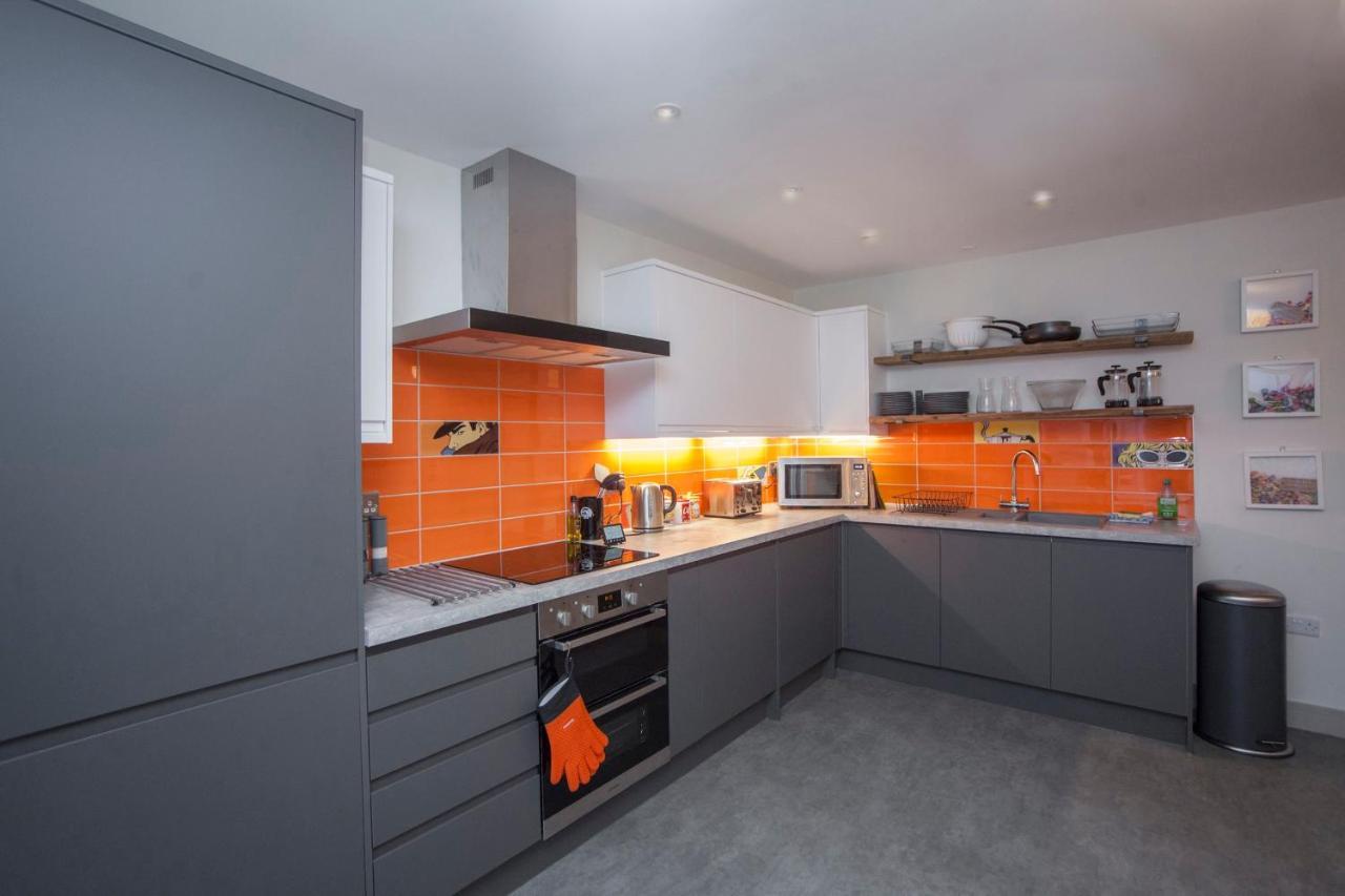 Higgihaus #3b 2-3 Bed Small Groups Hip Location Sleeps 4-8 Bristol